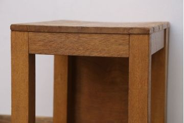 レトロ家具　昭和レトロ　古い学校の小さな木製角スツール(1)