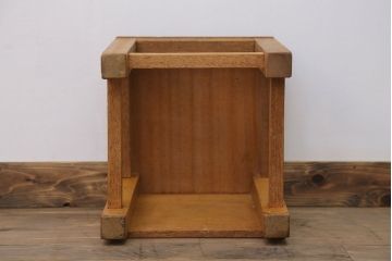 レトロ家具　昭和レトロ　古い学校の小さな木製角スツール(1)
