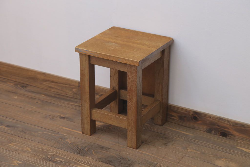 レトロ家具　昭和レトロ　古い学校の小さな木製角スツール(2)