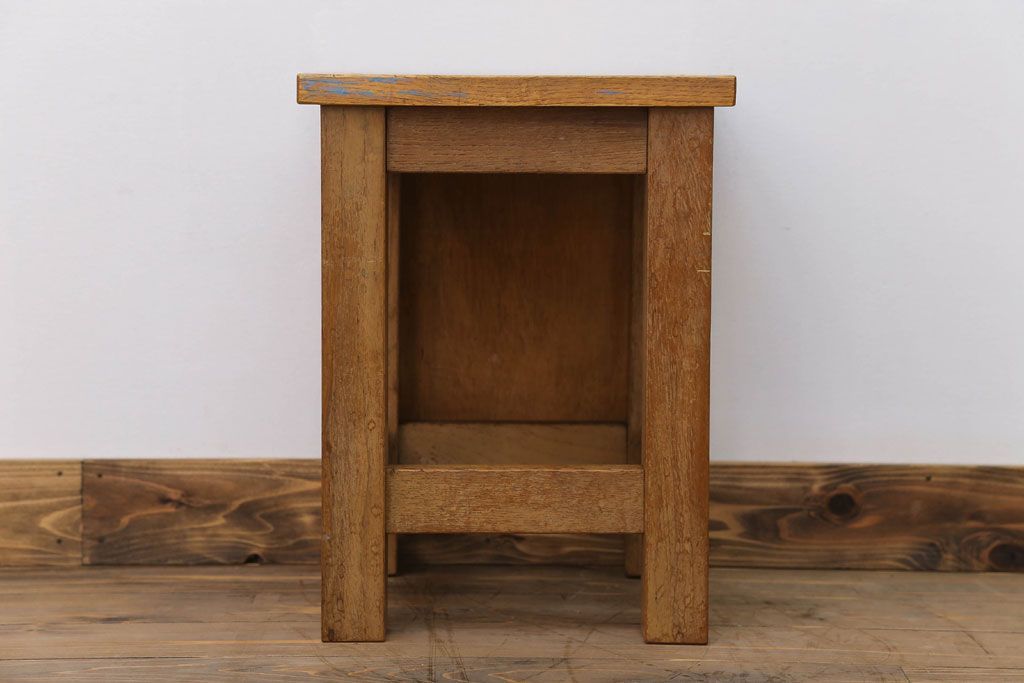 レトロ家具　昭和レトロ　古い学校の小さな木製角スツール(2)