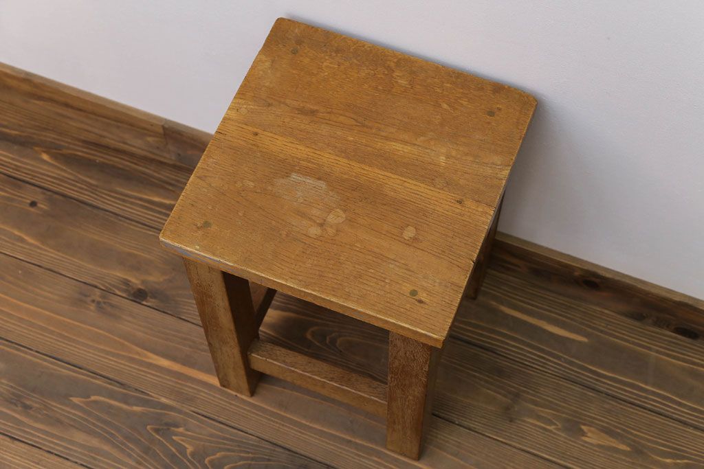 レトロ家具　昭和レトロ　古い学校の小さな木製角スツール(2)