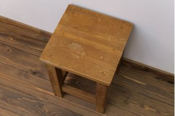 レトロ家具　昭和レトロ　古い学校の小さな木製角スツール(2)