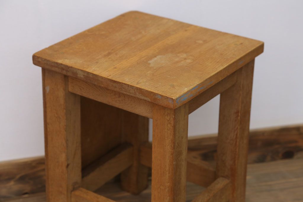 レトロ家具　昭和レトロ　古い学校の小さな木製角スツール(2)