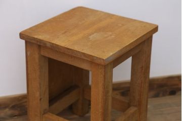 レトロ家具　昭和レトロ　古い学校の小さな木製角スツール(2)