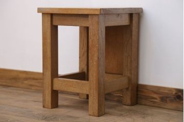レトロ家具　昭和レトロ　古い学校の小さな木製角スツール(2)