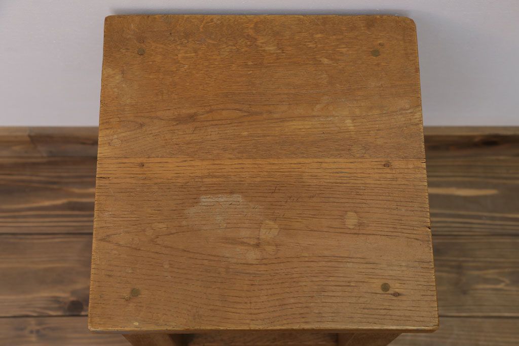 レトロ家具　昭和レトロ　古い学校の小さな木製角スツール(2)