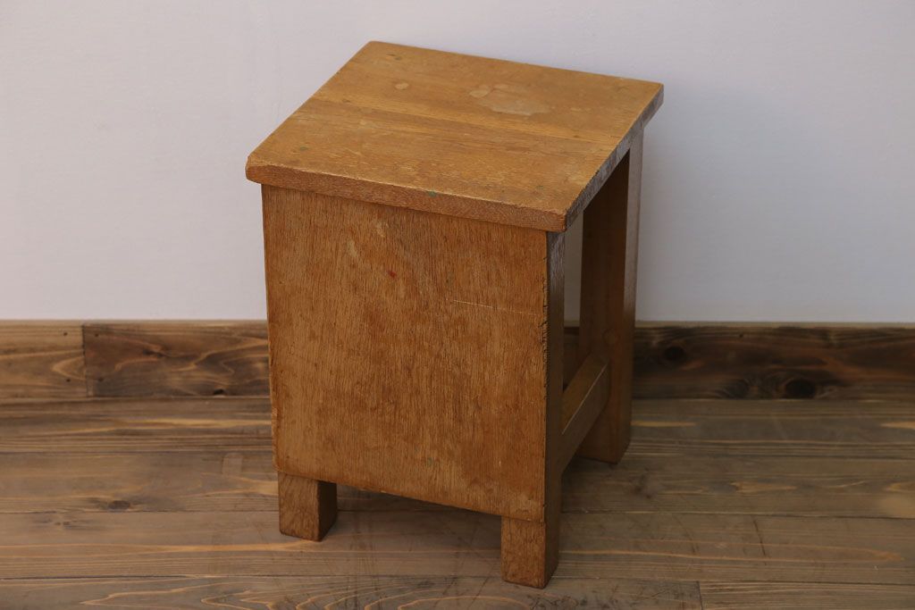 レトロ家具　昭和レトロ　古い学校の小さな木製角スツール(2)