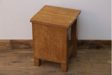 レトロ家具　昭和レトロ　古い学校の小さな木製角スツール(2)