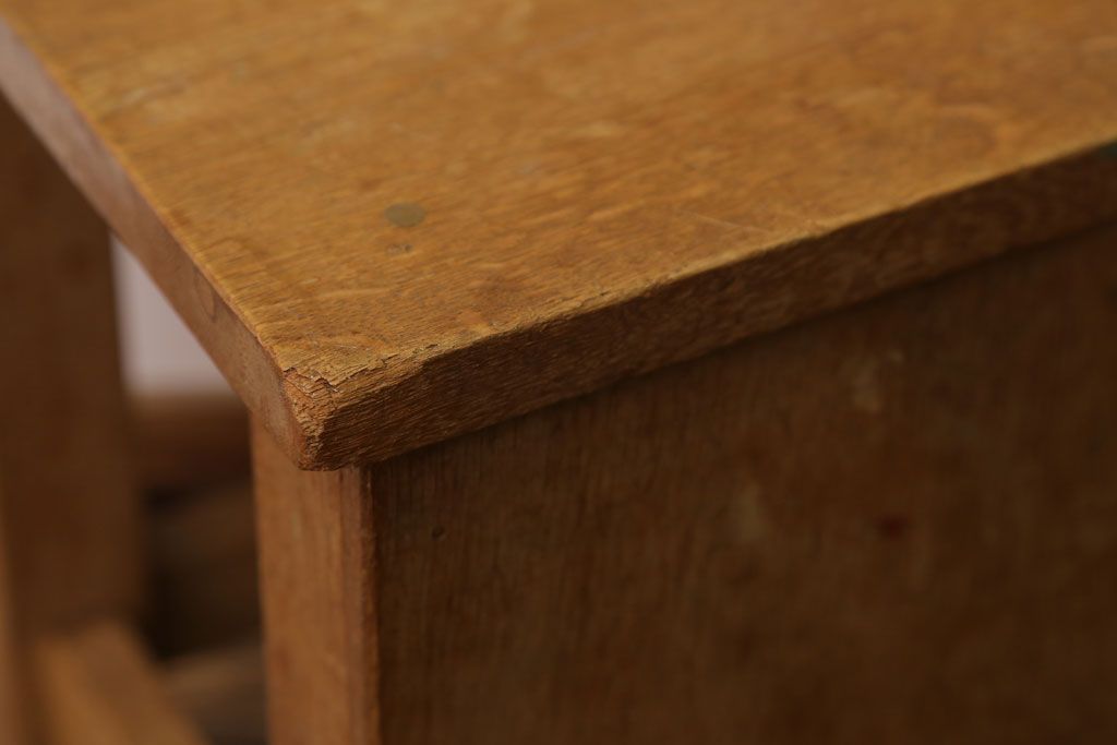 レトロ家具　昭和レトロ　古い学校の小さな木製角スツール(2)