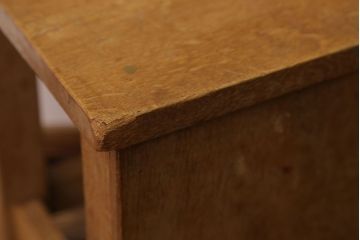 レトロ家具　昭和レトロ　古い学校の小さな木製角スツール(2)