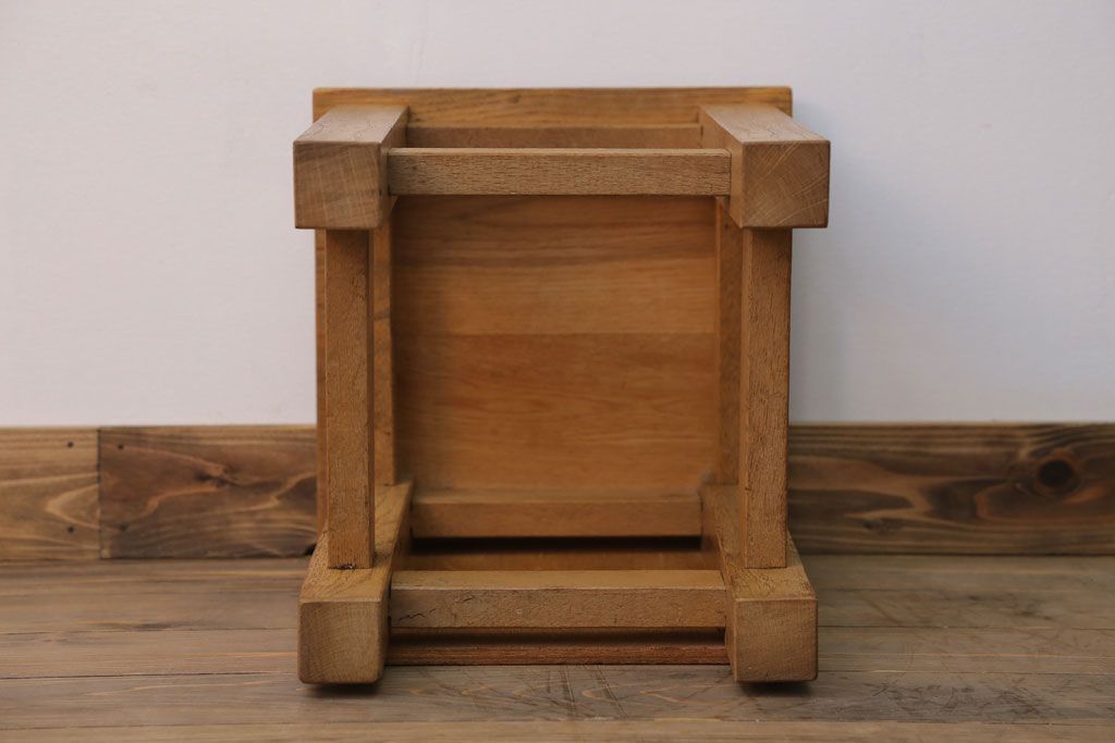 レトロ家具　昭和レトロ　古い学校の小さな木製角スツール(2)