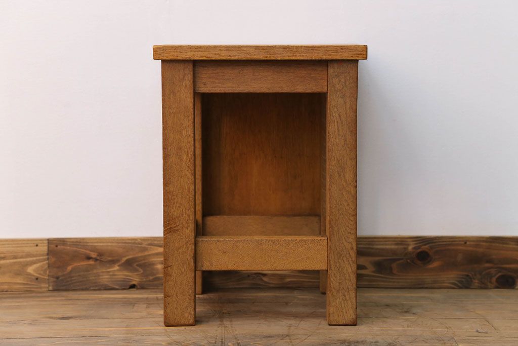 レトロ家具　昭和レトロ　古い木のノスタルジックな角スツール(2)