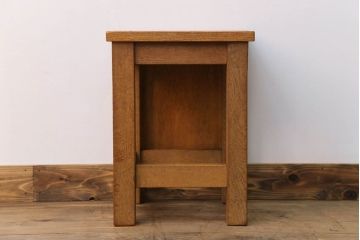 レトロ家具　昭和レトロ　古い木のノスタルジックな角スツール(2)