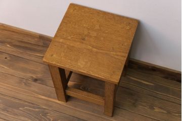 レトロ家具　昭和レトロ　古い木のノスタルジックな角スツール(2)