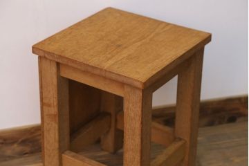 レトロ家具　昭和レトロ　古い木のノスタルジックな角スツール(2)