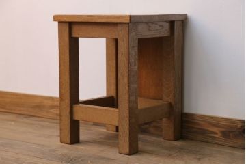 レトロ家具　昭和レトロ　古い木のノスタルジックな角スツール(2)