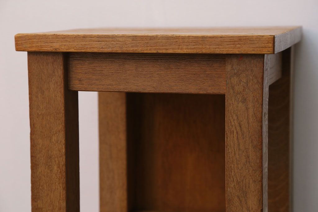 レトロ家具　昭和レトロ　古い木のノスタルジックな角スツール(2)