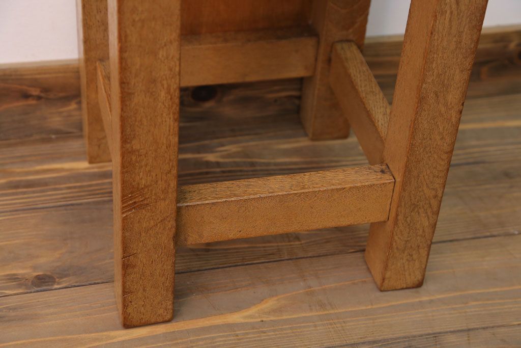 レトロ家具　昭和レトロ　古い木のノスタルジックな角スツール(2)