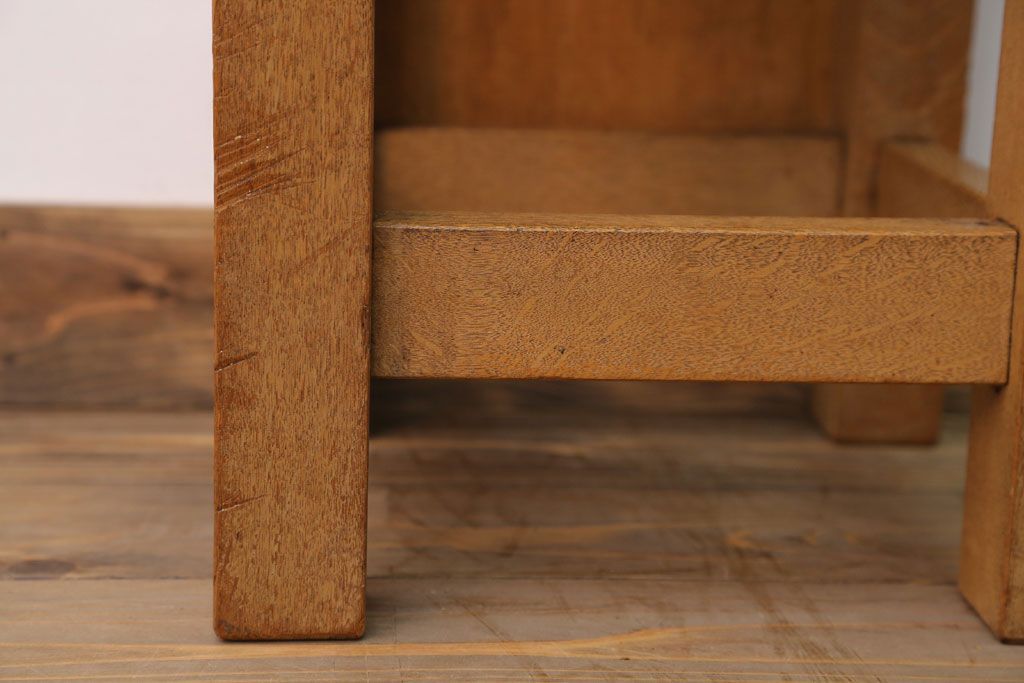 レトロ家具　昭和レトロ　古い木のノスタルジックな角スツール(2)
