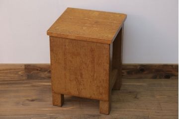 レトロ家具　昭和レトロ　古い木のノスタルジックな角スツール(2)