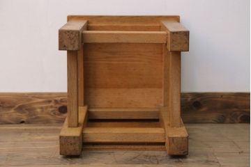 レトロ家具　昭和レトロ　古い木のノスタルジックな角スツール(2)