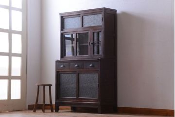 レトロ家具　昭和レトロ　ダイヤガラスがかわいい和製アンティーク食器棚(カップボード)