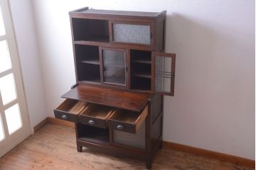 レトロ家具　昭和レトロ　ダイヤガラスがかわいい和製アンティーク食器棚(カップボード)