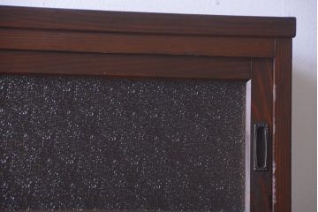 レトロ家具　昭和レトロ　ダイヤガラスがかわいい和製アンティーク食器棚(カップボード)