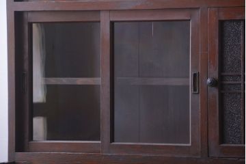 レトロ家具　昭和レトロ　ダイヤガラスがかわいい和製アンティーク食器棚(カップボード)