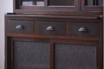 レトロ家具　昭和レトロ　ダイヤガラスがかわいい和製アンティーク食器棚(カップボード)