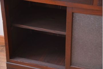 レトロ家具　昭和レトロ　ダイヤガラスがかわいい和製アンティーク食器棚(カップボード)
