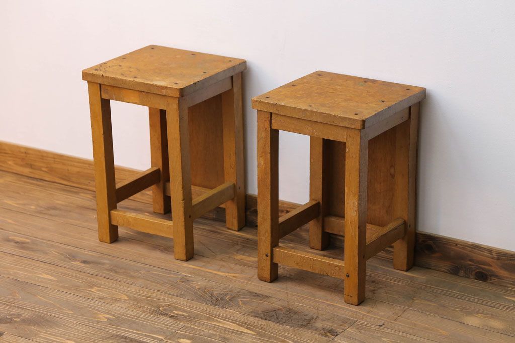 ヴィンテージ家具　ビンテージ　古い木のレトロな角スツール2脚セット