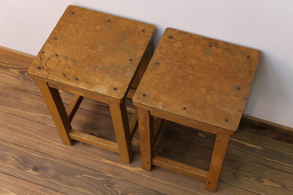 ヴィンテージ家具　ビンテージ　古い木のレトロな角スツール2脚セット