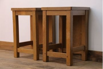 ヴィンテージ家具　ビンテージ　古い木のレトロな角スツール2脚セット