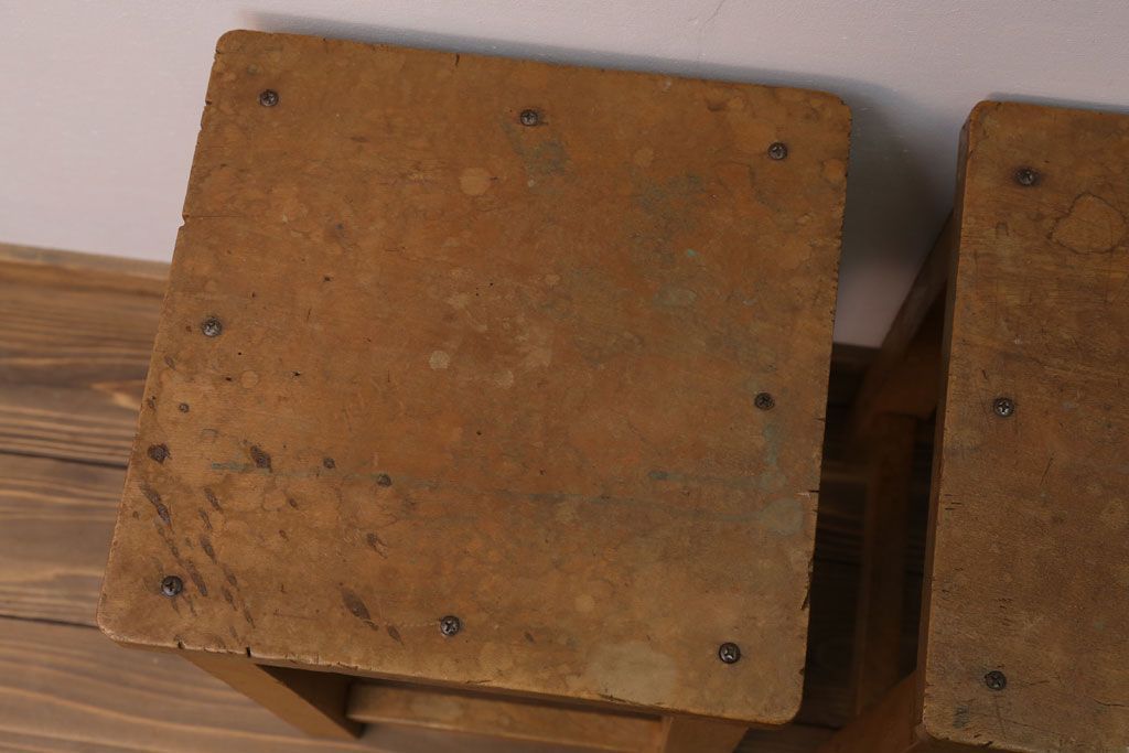 ヴィンテージ家具　ビンテージ　古い木のレトロな角スツール2脚セット