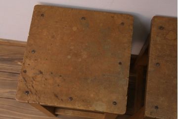 ヴィンテージ家具　ビンテージ　古い木のレトロな角スツール2脚セット