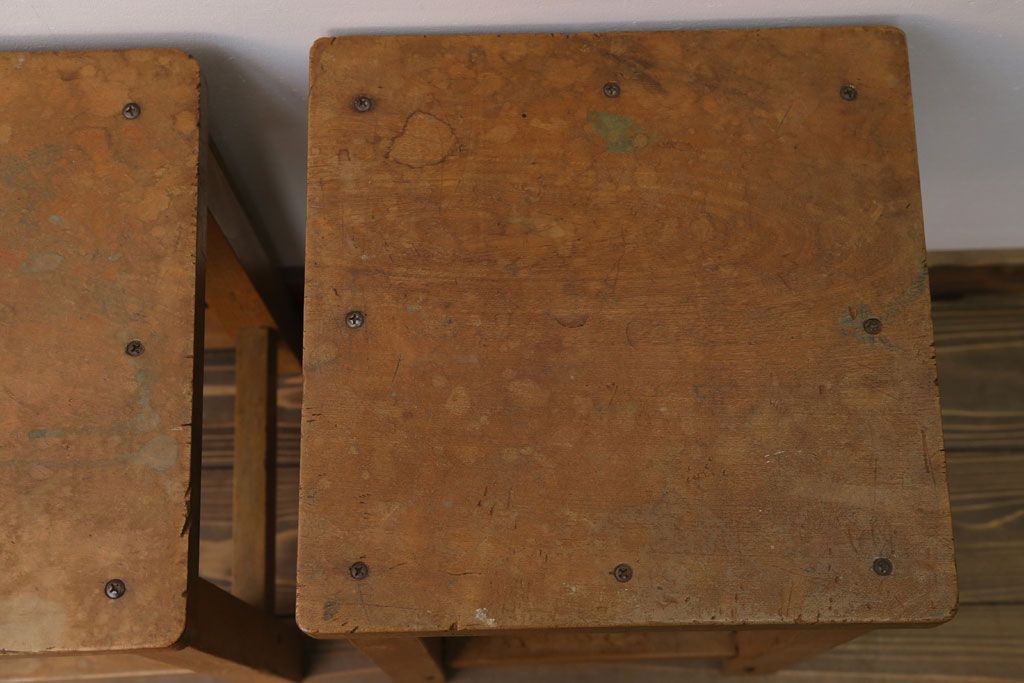 ヴィンテージ家具　ビンテージ　古い木のレトロな角スツール2脚セット