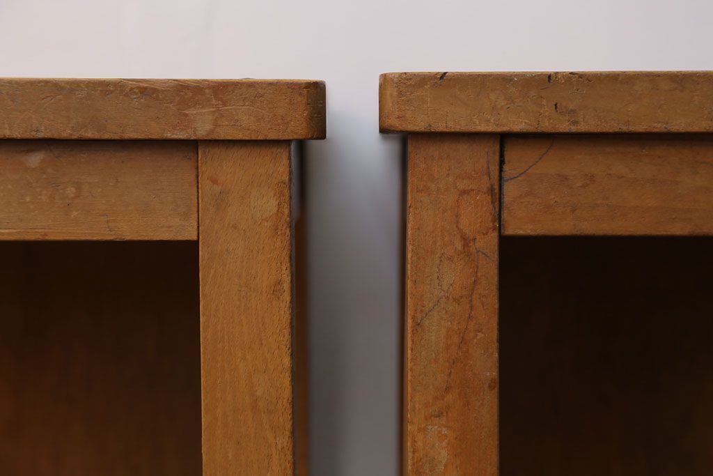 ヴィンテージ家具　ビンテージ　古い木のレトロな角スツール2脚セット