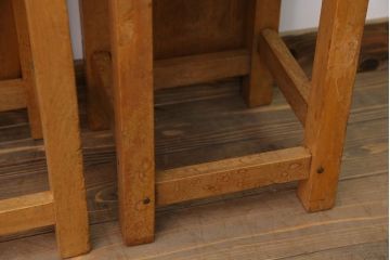ヴィンテージ家具　ビンテージ　古い木のレトロな角スツール2脚セット