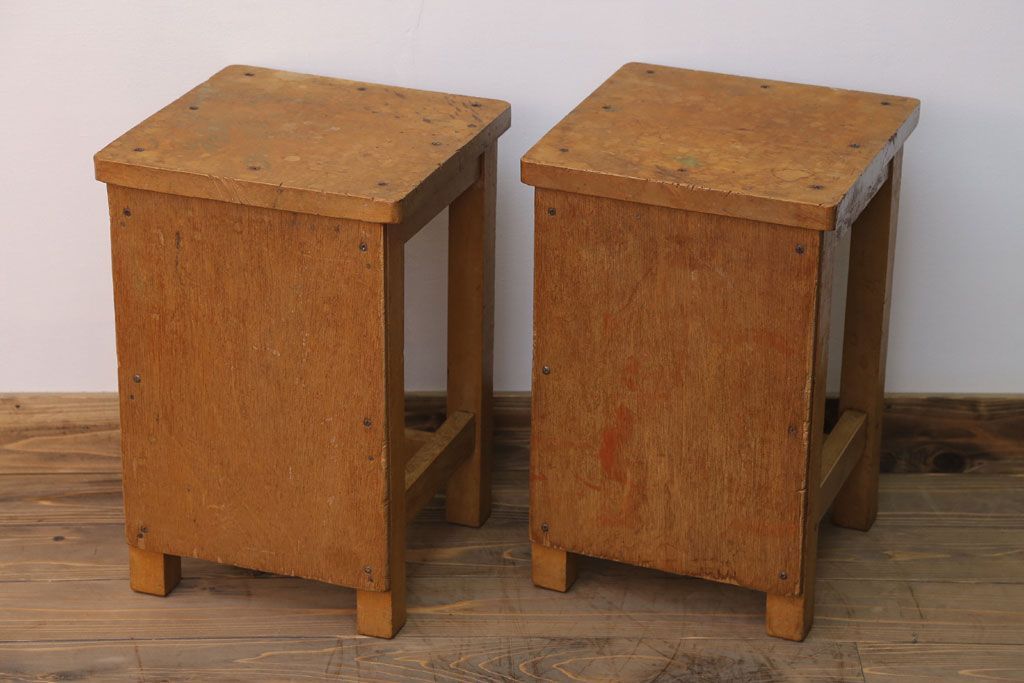 ヴィンテージ家具　ビンテージ　古い木のレトロな角スツール2脚セット
