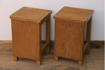 ヴィンテージ家具　ビンテージ　古い木のレトロな角スツール2脚セット