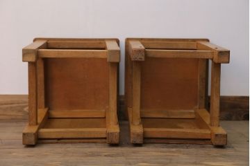ヴィンテージ家具　ビンテージ　古い木のレトロな角スツール2脚セット