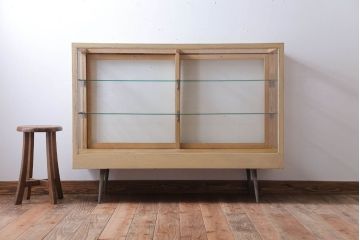 ヴィンテージ家具　昭和レトロ　鉄脚付きビンテージガラスケース(ショーケース)