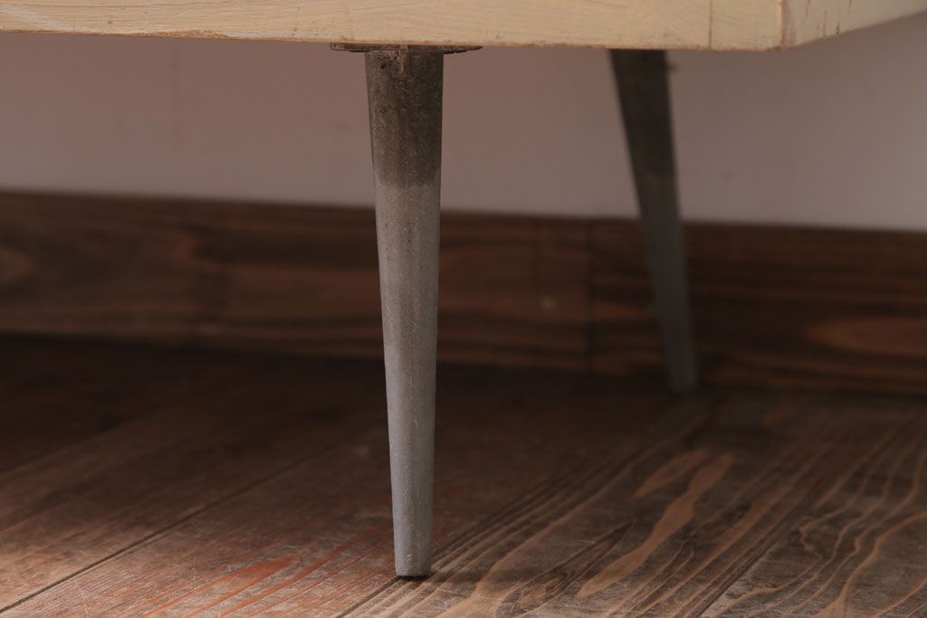 ヴィンテージ家具　昭和レトロ　鉄脚付きビンテージガラスケース(ショーケース)