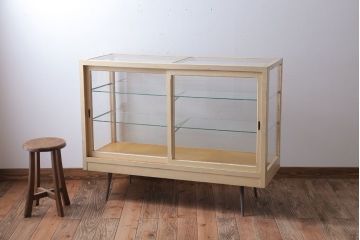 ヴィンテージ家具　昭和レトロ　鉄脚付きビンテージガラスケース(ショーケース)