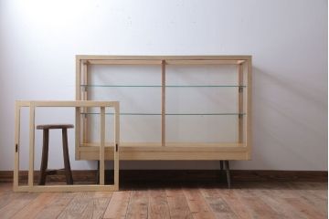 ヴィンテージ家具　昭和レトロ　鉄脚付きビンテージガラスケース(ショーケース)