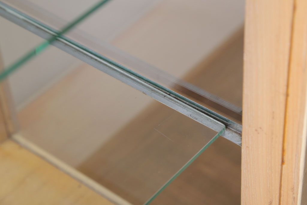 ヴィンテージ家具　昭和レトロ　鉄脚付きビンテージガラスケース(ショーケース)