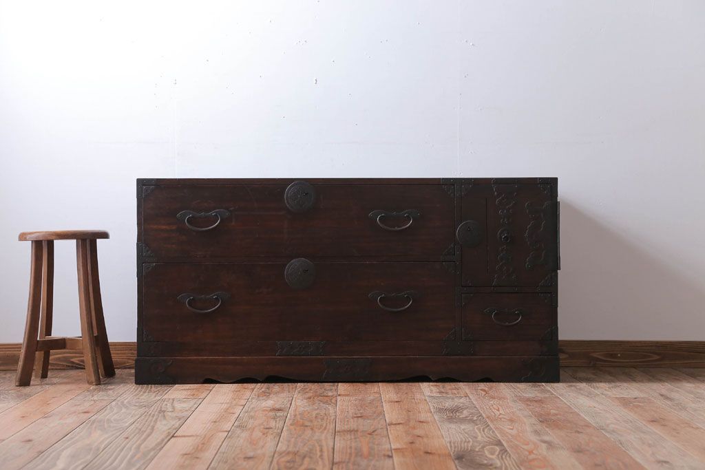 アンティーク家具　古民具・骨董　シンプルなアンティーク時代箪笥テレビボード(ローボード)(2)