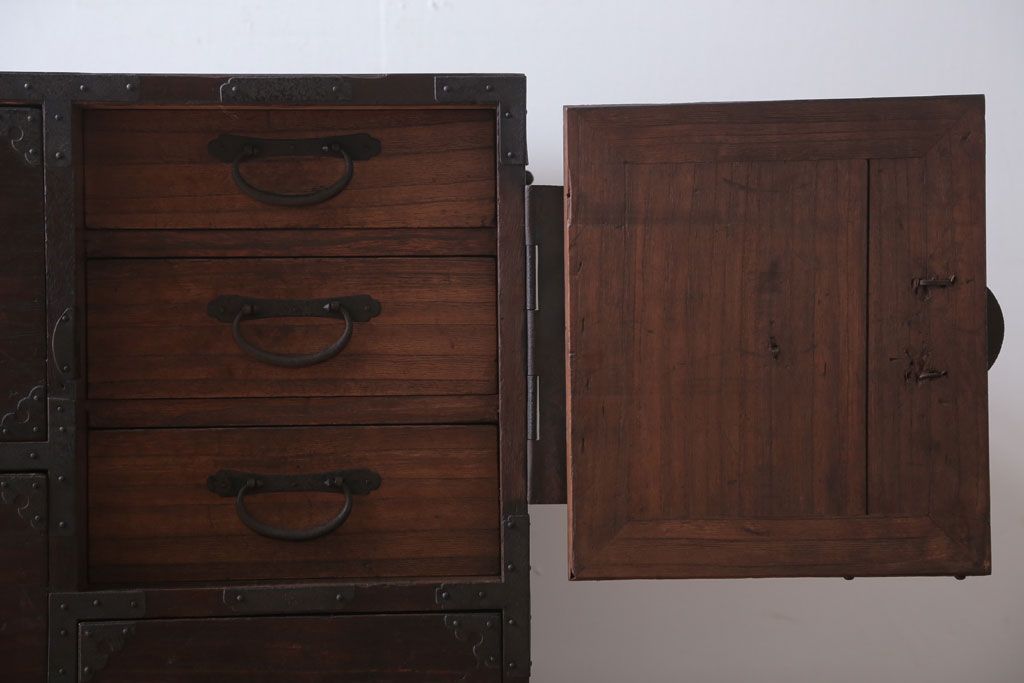 アンティーク家具　古民具・骨董　シンプルなアンティーク時代箪笥テレビボード(ローボード)(2)