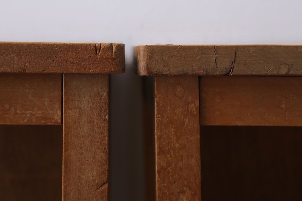 ヴィンテージ家具　ビンテージ　古い木のレトロな角スツール2脚セット(2)